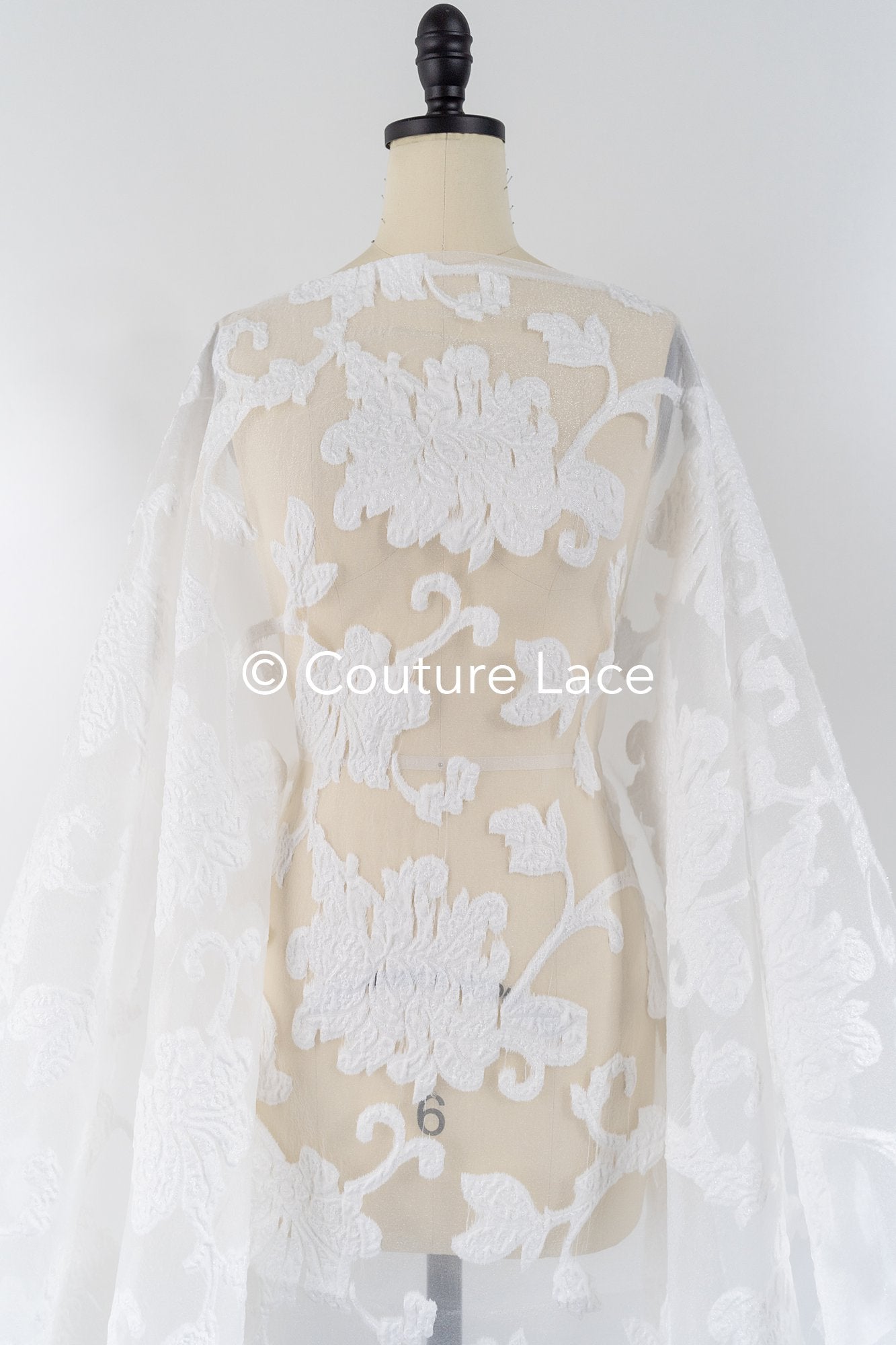 Tejido jacquard nupcial transparente con gran motivo floral 3D – Off-White // R-045