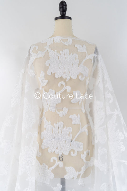 Tejido jacquard nupcial transparente con gran motivo floral 3D – Off-White // R-045
