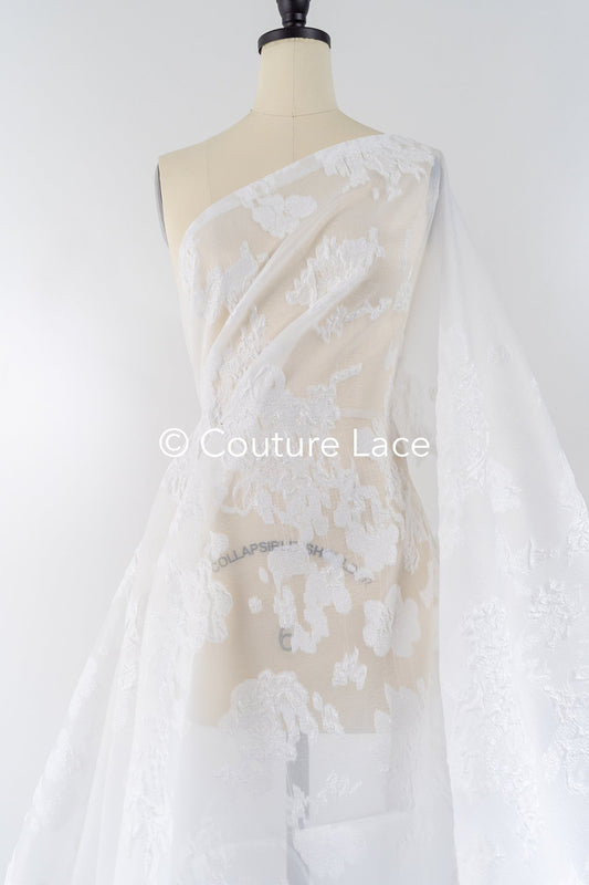 Tejido jacquard nupcial transparente con gran motivo floral 3D – Off-White // R-046