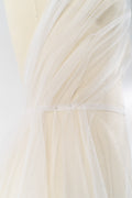 Rollo de 27,4 metros / 30 yardas - Tul suave extra ligero – blanco puro / brillante – 160 cm de ancho // R-160-27-BALLEN