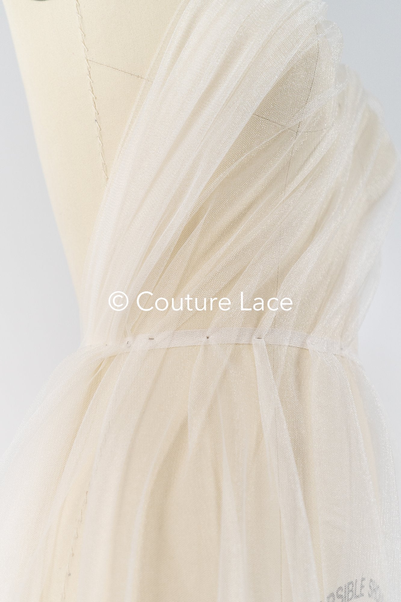 Tulle souple ultra-doux - ivoire-crème/ brillant - 160 cm de large // R-156-6-BALLEN