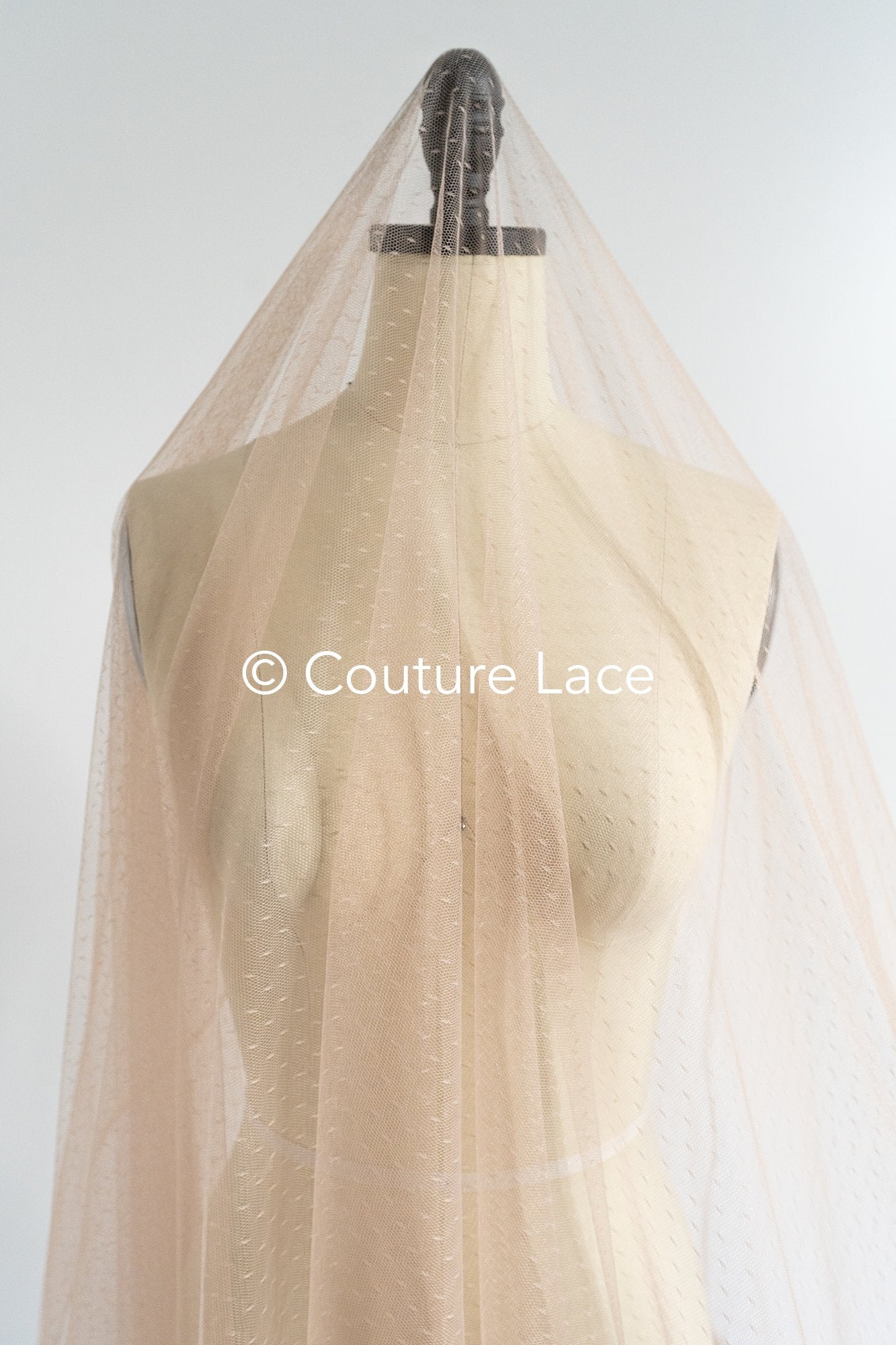 Tul con puntos súper suave – Nude – 150 cm de ancho // R-172-9
