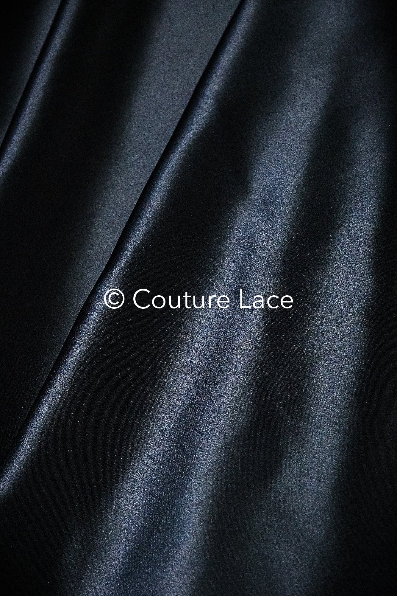 Edler schwarzer Stoff – Seiden-glatter Glanz für Prinzessinnen Kleider, Abendroben und Dekoration // R-069