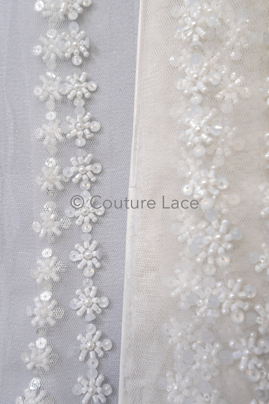 Brautspitze Borte mit Perlen & Pailletten/ Blumen Spitzenborte weiß/ Brautgürtel Borte/ Spitzenborte für Brautkleid// T24-095