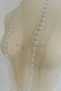 Brautspitze Borte mit Perlen & Pailletten/ Blumen Spitzenborte weiß/ Brautgürtel Borte/ Spitzenborte für Brautkleid// T24-095