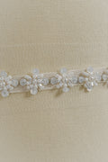 Brautspitze Borte mit Perlen & Pailletten/ Blumen Spitzenborte weiß/ Brautgürtel Borte/ Spitzenborte für Brautkleid// T24-095