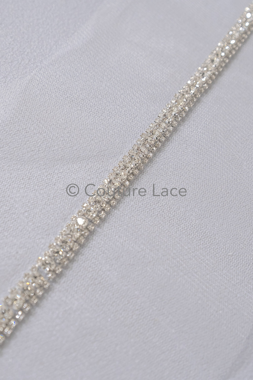 Brautspitze Borte mit Kristallen Silber/ Spitzenborte mit Swarowski Kirstallen/ Brautgürtel Borte/ Spitzenborte für Brautkleid// T24-099
