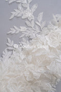 Brautspitze Borte mit Pailletten/ Spitzenborte off-white/ Braut Spitzenborte/ Spitzenborte für Brautkleid// T24-002