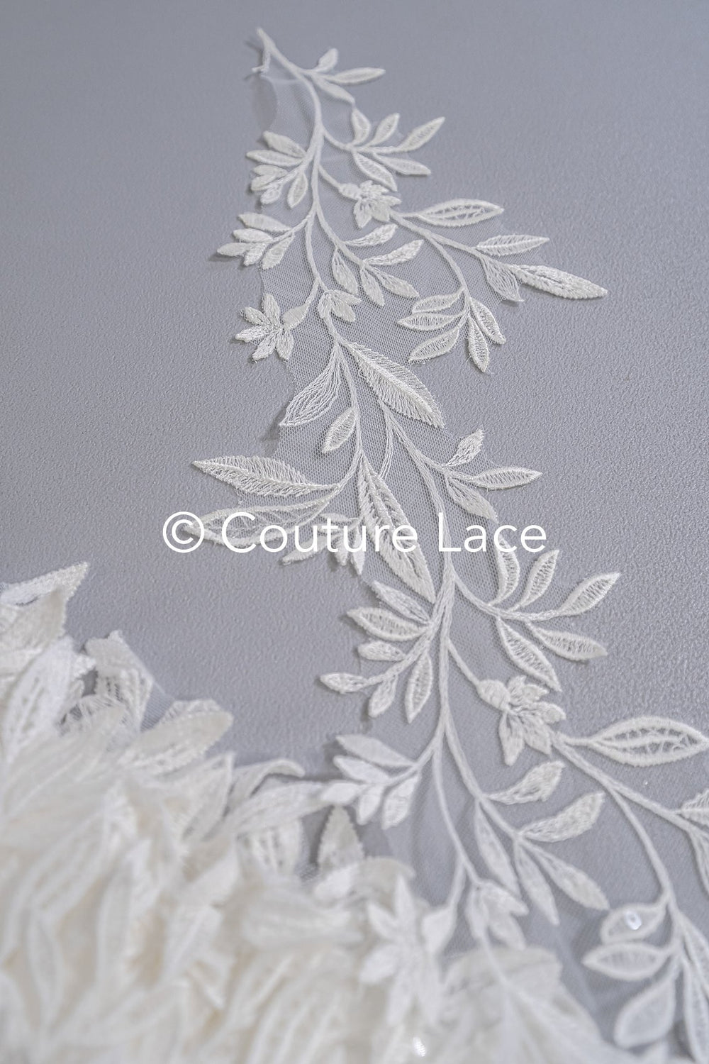 Brautspitze Borte mit Pailletten/ Spitzenborte off-white/ Braut Spitzenborte/ Spitzenborte für Brautkleid// T24-022