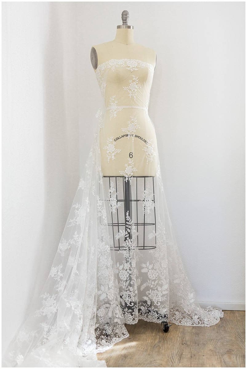 Romantischer floraler Braut Spitzenstoff/ bestickte Hochzeitsspitze/ Brautspitzenstoff Off-White// L17-018