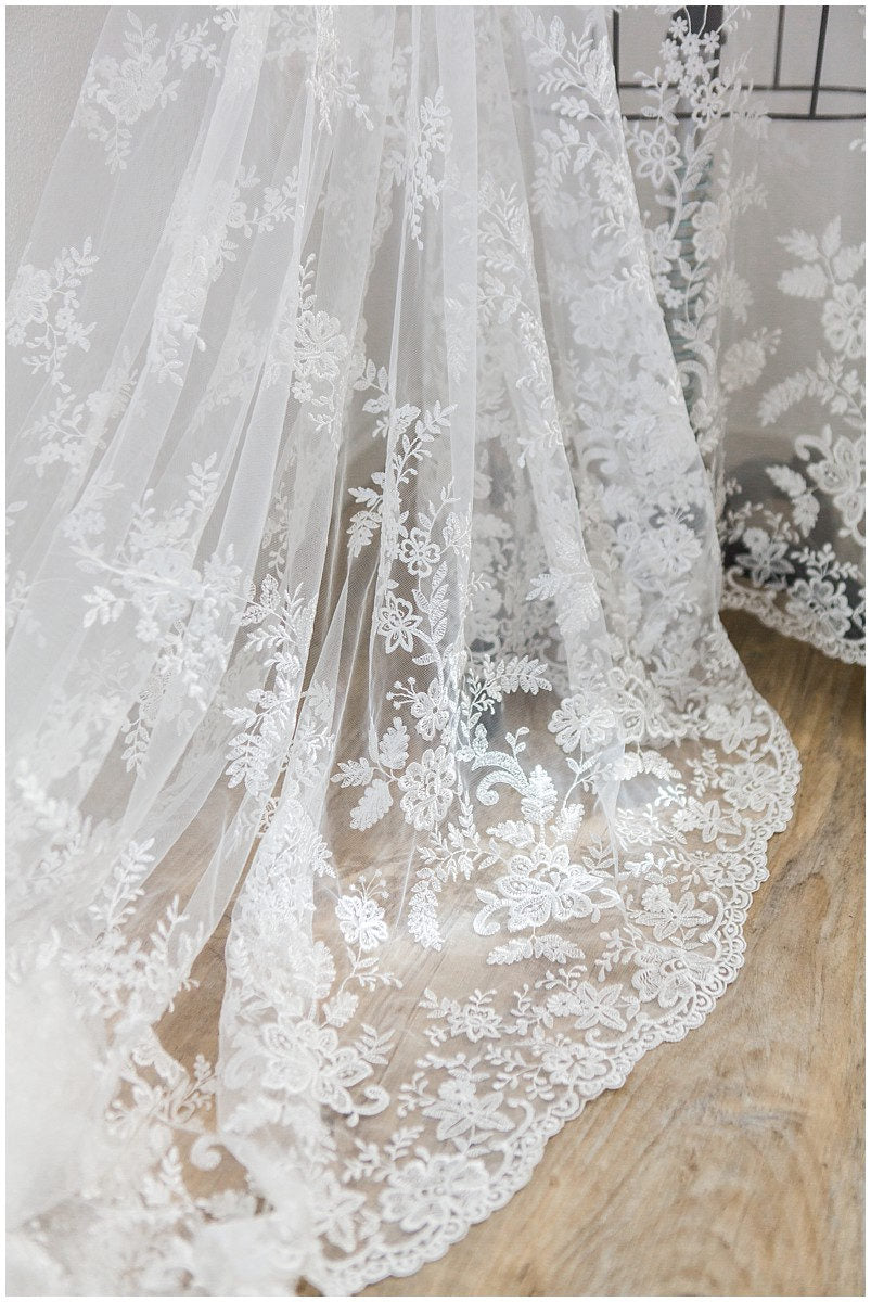 Romantischer floraler Braut Spitzenstoff/ bestickte Hochzeitsspitze/ Brautspitzenstoff Off-White// L17-018