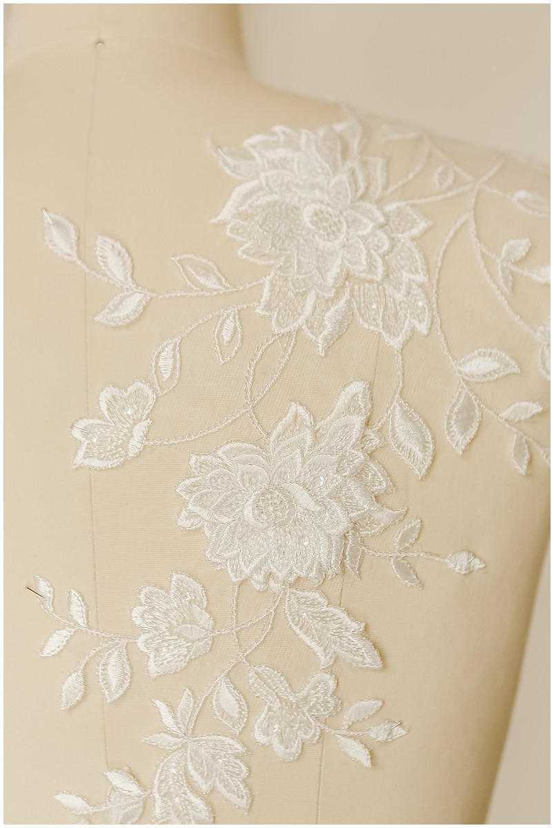 2Stk. Verspiegelte 3D Spitze Blume Applikation, 3D Aufnäher, Brautkleid Spitze Blume, Spitze Aufnäher, Brautkleid Applikation// A17-011
