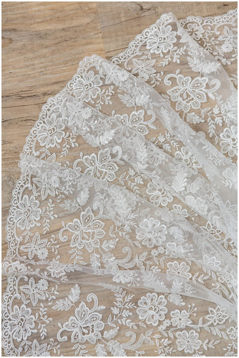 Romantischer floraler Braut Spitzenstoff/ bestickte Hochzeitsspitze/ Brautspitzenstoff Off-White// L17-018