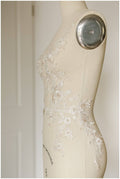 IVORY+NUDE Spitzenblume Applikation, gespiegelte Spitzenblumenplatte, Hochzeitskleid Spitze, Spitzenaufnäher, Brautkleid Applikation, Goldspitze// A17-048