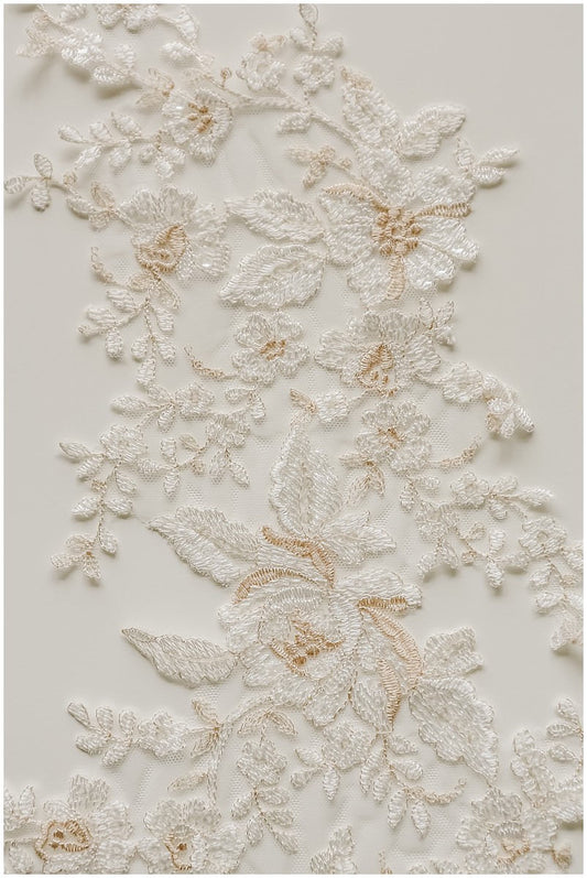 IVORY+NUDE Spitzenblume Applikation, gespiegelte Spitzenblumenplatte, Hochzeitskleid Spitze, Spitzenaufnäher, Brautkleid Applikation, Goldspitze// A17-048