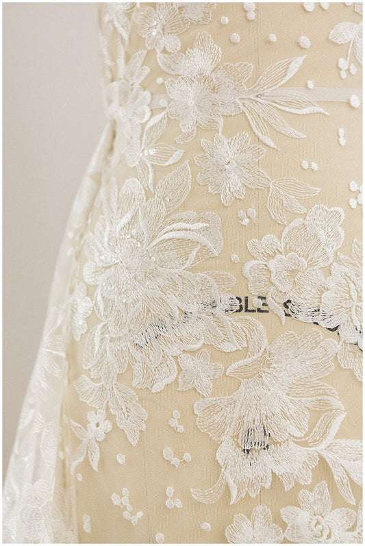 Romantischer Braut Spitzenstoff mit Blumenmuster/ Pailletten bestickte Blütenspitze/ Hochzeitskleid Spitze/ Spitzenstoff// L17-084