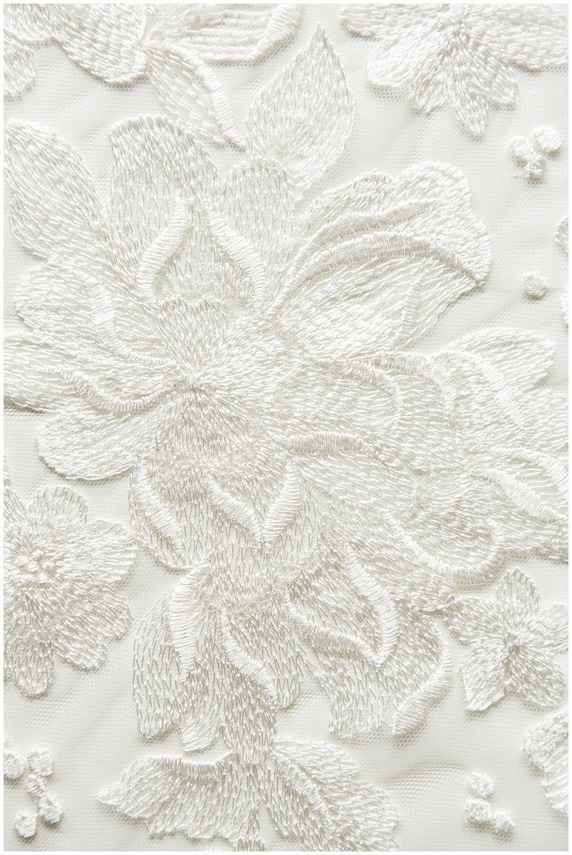Romantischer Braut Spitzenstoff mit Blumenmuster/ Pailletten bestickte Blütenspitze/ Hochzeitskleid Spitze/ Spitzenstoff// L17-084