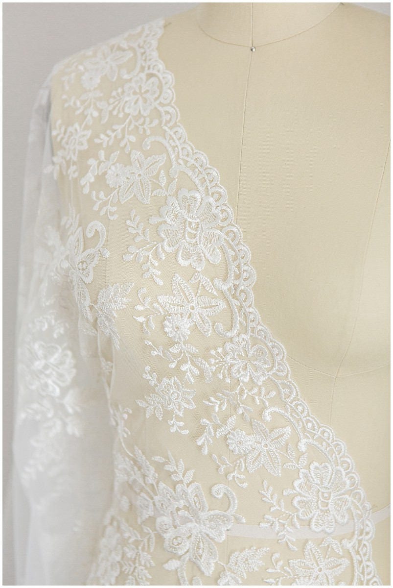 Romantischer floraler Braut Spitzenstoff/ bestickte Hochzeitsspitze/ Brautspitzenstoff Off-White// L17-018