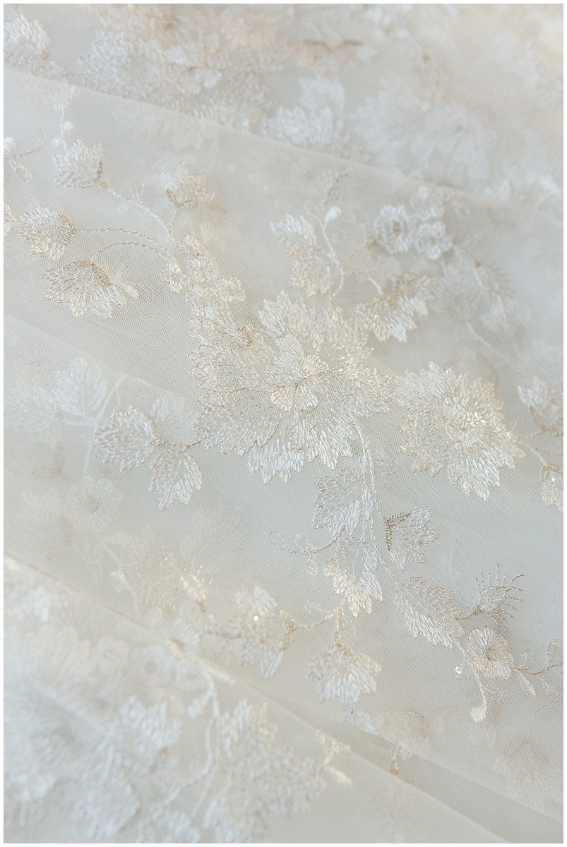 Weicher Blüten Spitzenstoff Off-White Silber/ Braut Spitzenstoff/ Hochzeitskleid Spitzenstoff mit Pailletten/ florale Spitze// L17-101