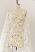 Romantische bestickte Blumenspitze/ Braut Spitzenstoff Off-White/ Hochzeitskleid Spitzenstoff/ Pailletten Blumenspitze/ Brautspitze// L17-113
