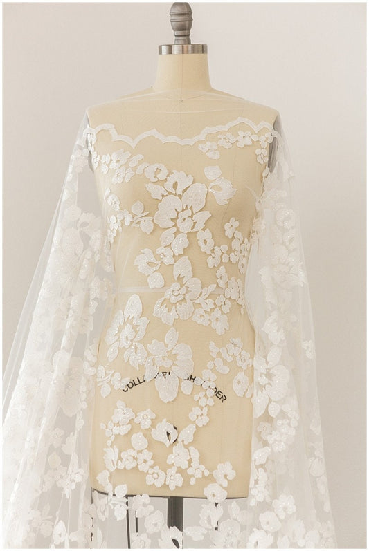 Romantische bestickte Blumenspitze/ Braut Spitzenstoff Off-White/ Hochzeitskleid Spitzenstoff/ Pailletten Blumenspitze/ Brautspitze// L17-113