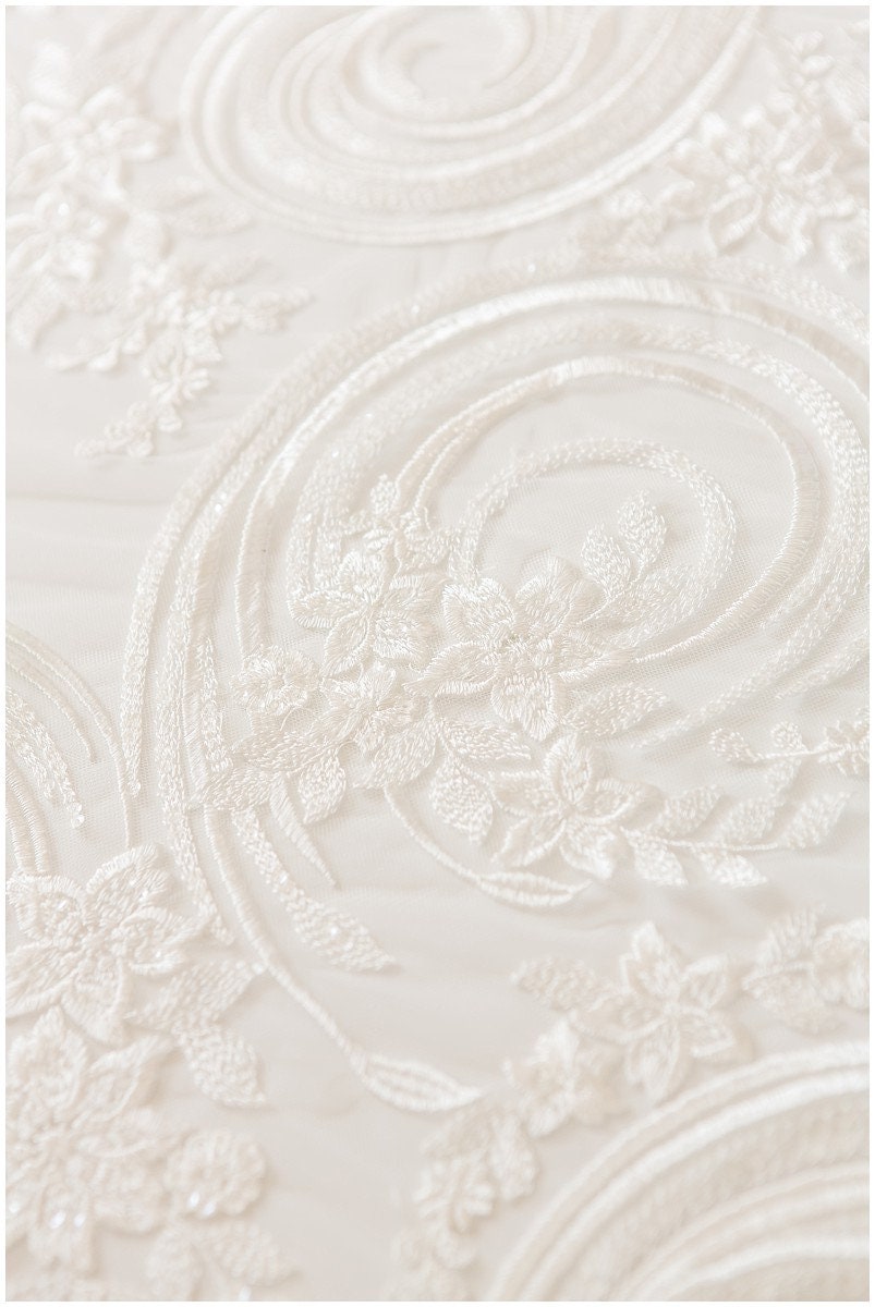 Spiralblüten Spitzenstoff, Braut Spitzenstoff, französische Spitze, bestickte Spitze, Hochzeitskleid Spitzenstoff, Blumenspitze, Paillettenspitze// L17-127