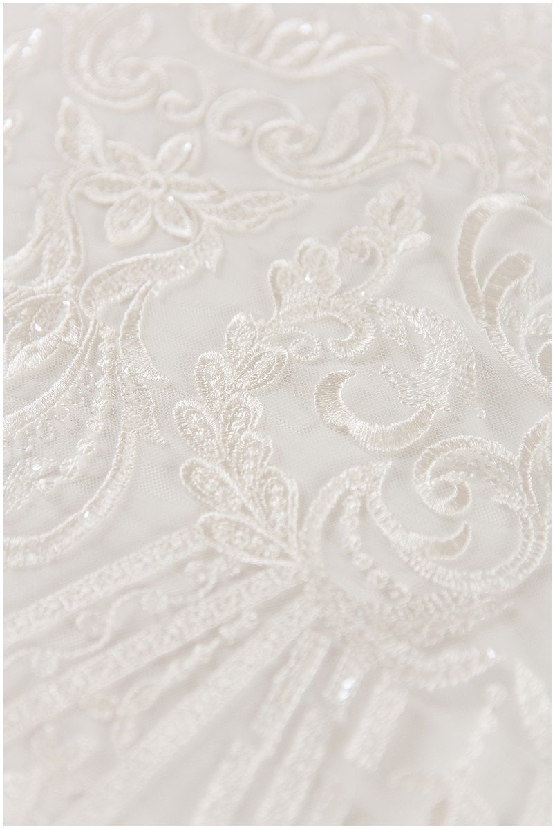 Braut Spitzenstoff Off-White/ verschnörkelte Brautspitze/ bestickte Spitze/ florale Brautspitze/ Boho Hochzeitskleid Spitze/ florale Spitze mit Pailletten// L17-135