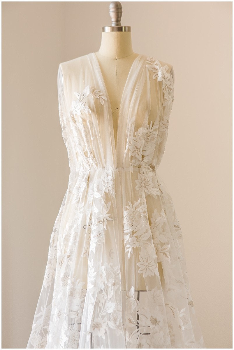 Romantischer Blumen Spitzenstoff Off-White/ Blumen Brautspitze/ bestickte florale Brautspitze/ Hochzeitskleid Spitze// L17-138