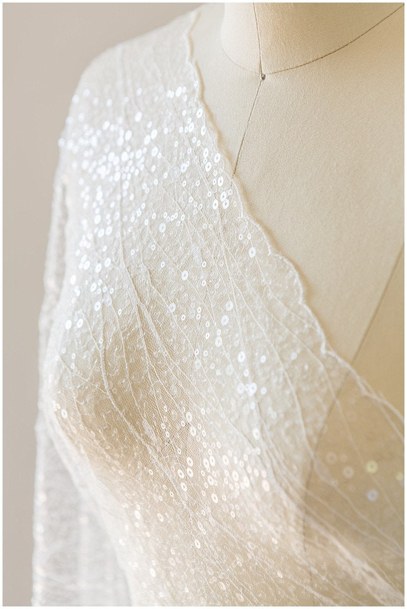 Paillettenspitze Off-White/ Braut Spitze mit Pailletten/ Spitzenstoff mit Wellenmuster// L17-139