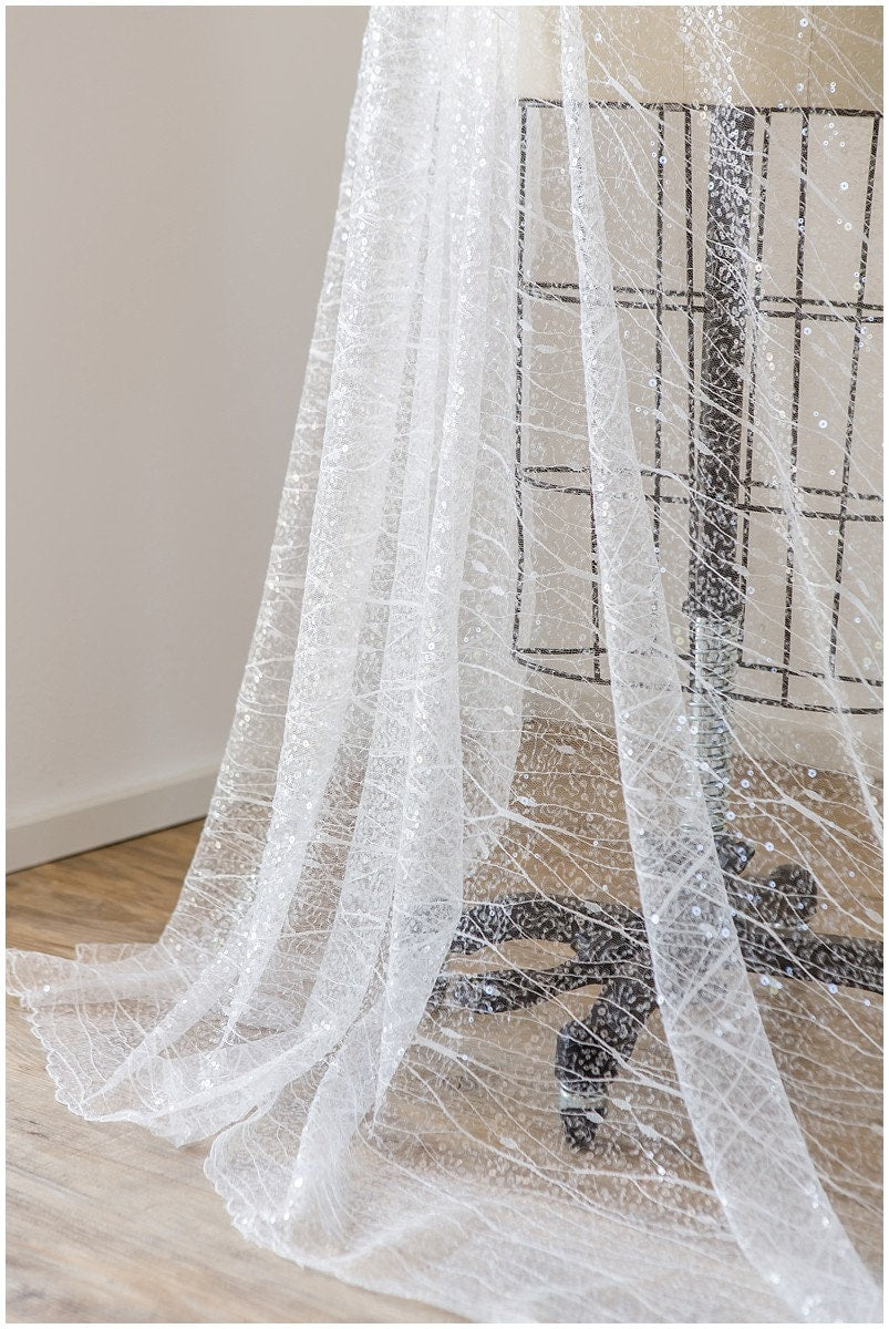 Paillettenspitze Off-White/ Braut Spitze mit Pailletten/ Spitzenstoff mit Wellenmuster// L17-139