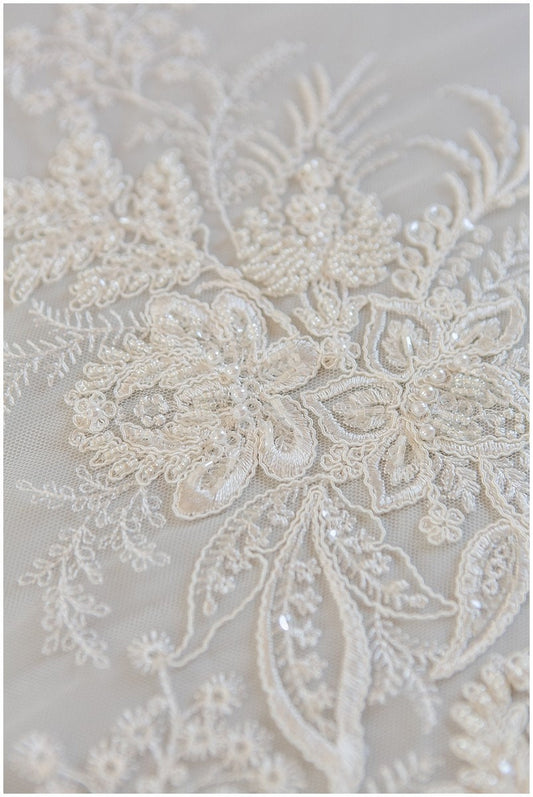 Schwere Perlen Brautspitzenstoff Off-White/ Perlen Spitze Stoff für Brautkleider/ Perlenspitzenstoff/ Blumen Spitze// L17-143
