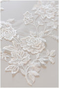 A17-123 / Romantische BlumenSpitze Applikation, Blumen Applikation, SpitzenBlume Aufnäher, Hochzeitskleid Spitze, Hochzeitskleid Spitzenapplikation, Brautspitze