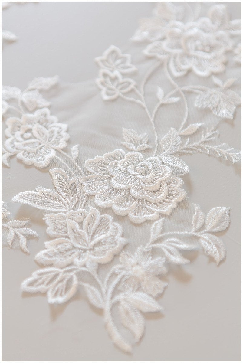 A17-123 / Romantische BlumenSpitze Applikation, Blumen Applikation, SpitzenBlume Aufnäher, Hochzeitskleid Spitze, Hochzeitskleid Spitzenapplikation, Brautspitze