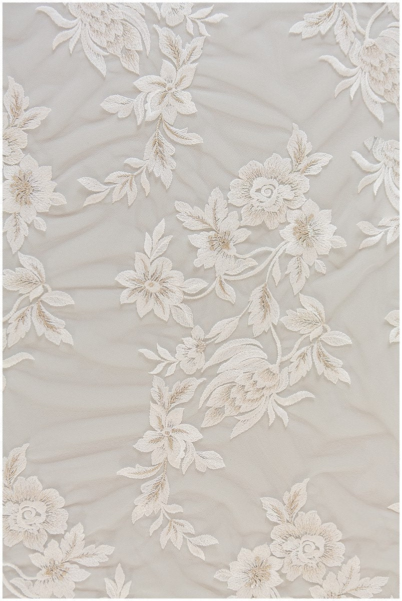 Romantischer Blumen Spitzenstoff Off-White/ Blumen Brautspitze/ bestickte florale Brautspitze/ Hochzeitskleid Spitze// L17-138