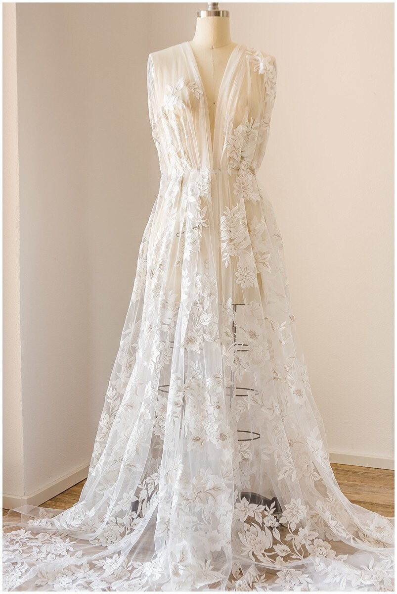 Encaje romántico floral en color off-white / encaje floral para novia / encaje bordado floral para novia / encaje para vestido de novia // L17-138