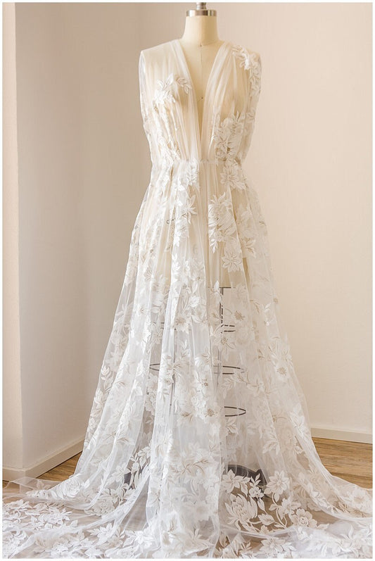 2 yds / 1,8 Meter  Romantischer Blumen Spitzenstoff Off-White/ Blumen Brautspitze/ bestickte florale Brautspitze/ Hochzeitskleid Spitze// L17-138