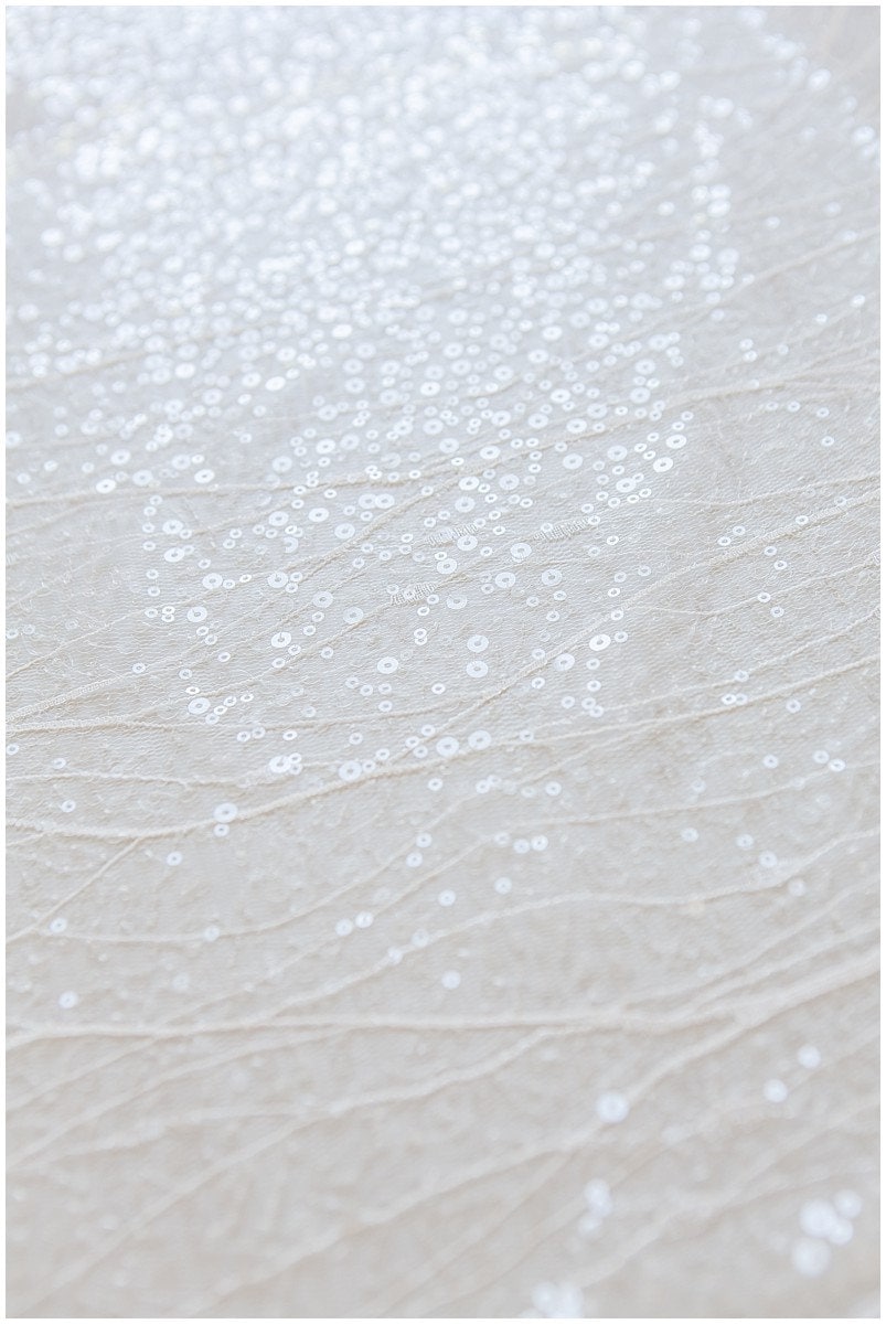 Paillettenspitze Off-White/ Braut Spitze mit Pailletten/ Spitzenstoff mit Wellenmuster// L17-139