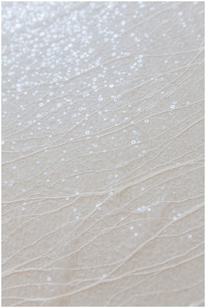 Paillettenspitze Off-White/ Braut Spitze mit Pailletten/ Spitzenstoff mit Wellenmuster// L17-139