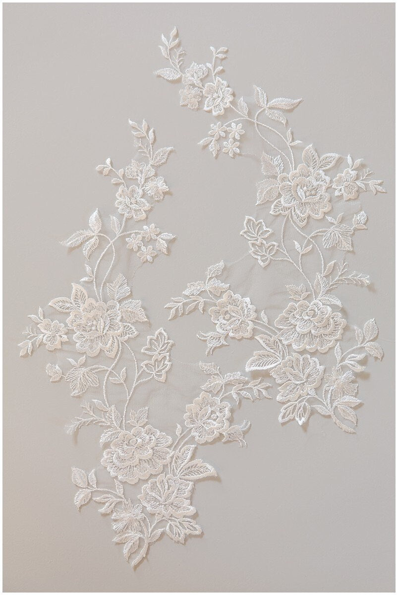 A17-123 / Romantische BlumenSpitze Applikation, Blumen Applikation, SpitzenBlume Aufnäher, Hochzeitskleid Spitze, Hochzeitskleid Spitzenapplikation, Brautspitze