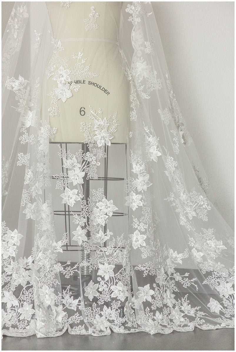 3D Blumen Spitzenstoff mit Perlen/ Hochzeitskleid Spitze Off-White/ weicher 3D Spitzenstoff/ Pailletten Spitzenstoff// L17-167