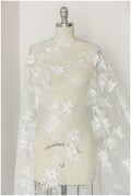 3D Blumen Spitzenstoff mit Perlen/ Hochzeitskleid Spitze Off-White/ weicher 3D Spitzenstoff/ Pailletten Spitzenstoff// L17-167