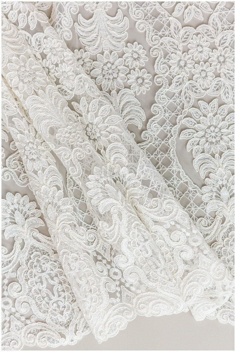 Vintage bridal lace off-white/ boho bridal lace/ bridal lace/ romantic lace// L17-179