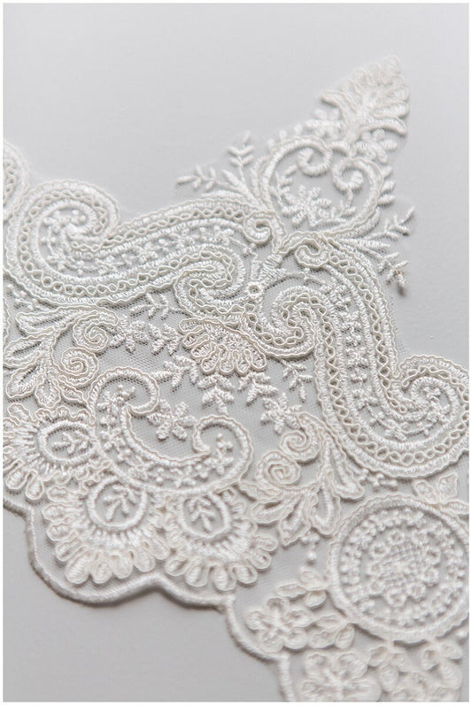 Lace trim off-white/ elegant bridal lace trim/ veil lace trim/ lace embroidery/ wedding dress lace trim// T17-045