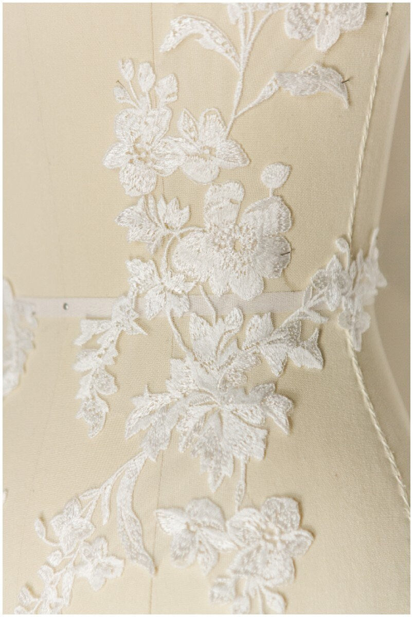 Spitzenblume Aufnäher, BlumenApplikation, Romantische BlumenSpitze Applikation, Hochzeitskleid Spitze, Hochzeitskleid Spitzenapplikation, Brautspitze// A17-131