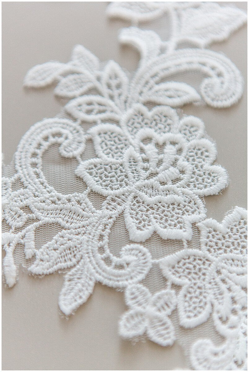 Romantische Blumen Spitzen Applikation, BrautBlüten Applikation, Spitzenblume, Blumen Applikation, Hochzeitskleid Spitzenapplikation, Spitzenblumen Applikation// A17-136