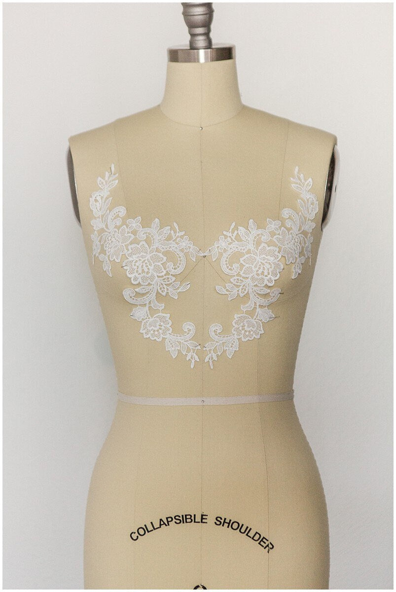 Romantische Blumen Spitzen Applikation, BrautBlüten Applikation, Spitzenblume, Blumen Applikation, Hochzeitskleid Spitzenapplikation, Spitzenblumen Applikation// A17-136