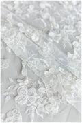 Wunderschöner 3D Spitzenstoff für Brautkleider/ Brautspitze Off-White/ Blumenspitze/ bestickte Spitze/ romantische Braut Spitze// L17-184