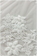 3D Blumen Spitzenstoff mit Perlen/ Hochzeitskleid Spitze Off-White/ weicher 3D Spitzenstoff/ Pailletten Spitzenstoff// L17-167