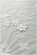 3D Blumen Spitzenstoff mit Perlen/ Hochzeitskleid Spitze Off-White/ weicher 3D Spitzenstoff/ Pailletten Spitzenstoff// L17-167