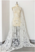 Romantischer handbeaded Spitzenstoff, Brautkleid Stoff, Hochzeitskleid Tüll, Brautspitze, Perlen Spitzenstoff, Blumen Spitze Design// L17-183